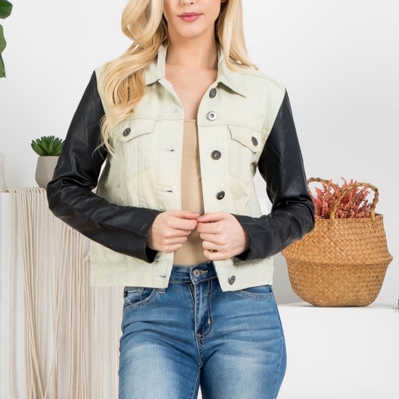 NWOT Trendy Jacket With Black Faux Leather Sleeves - Picture 4 of 6